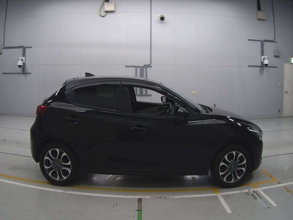 2017 Mazda Demio DJ5FS[2]