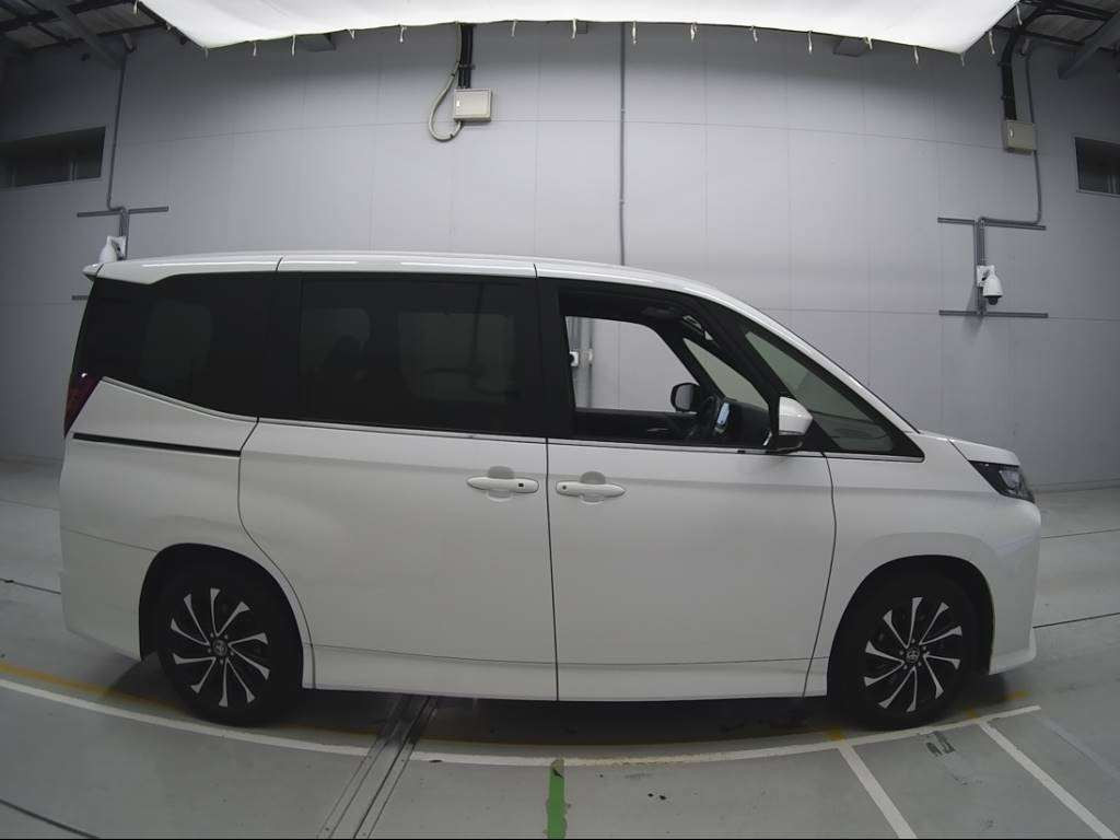 2023 Toyota Noah ZWR90W[2]