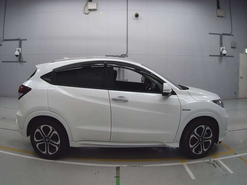 2016 Honda VEZEL RU3[2]