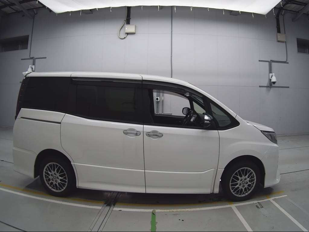 2021 Toyota Noah ZWR80W[2]