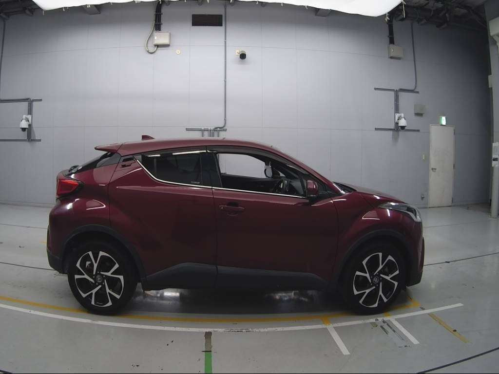 2017 Toyota C-HR NGX50[2]