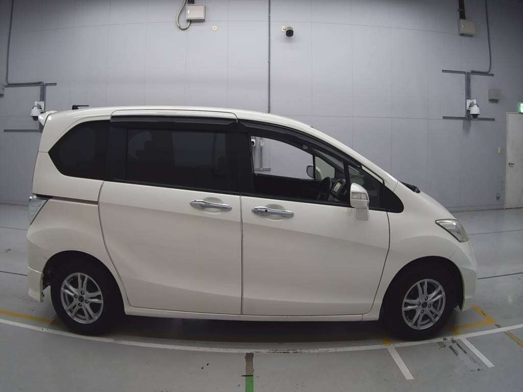 2012 Honda Freed GB3[2]