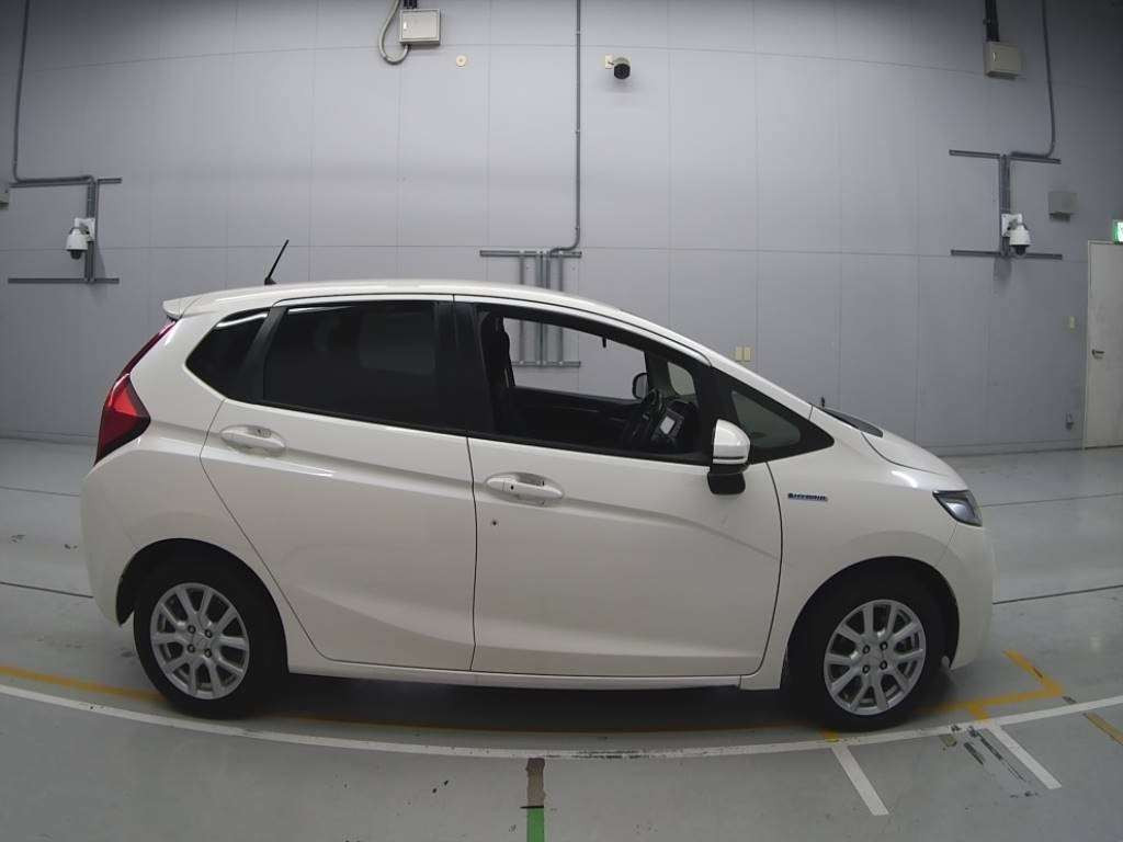 2016 Honda Fit Hybrid GP5[2]