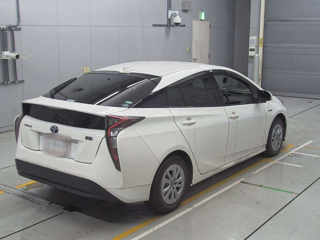 2017 Toyota Prius ZVW50[1]