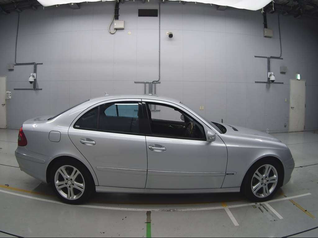 2009 Mercedes Benz E-Class 211022[2]