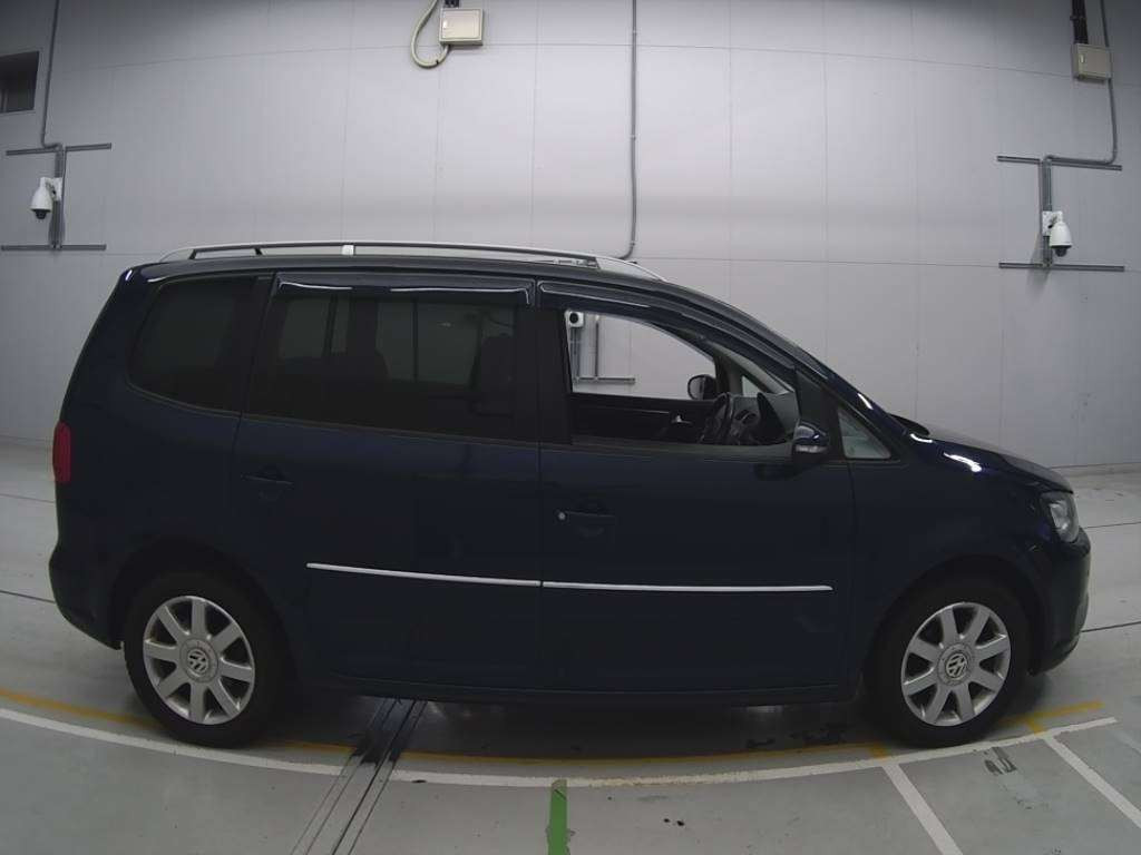 2011 Volkswagen Golf Touran 1TCAV[2]