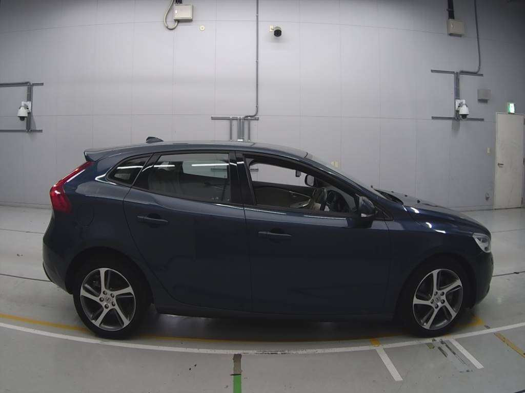 2018 Volvo V40 MD4204T[2]