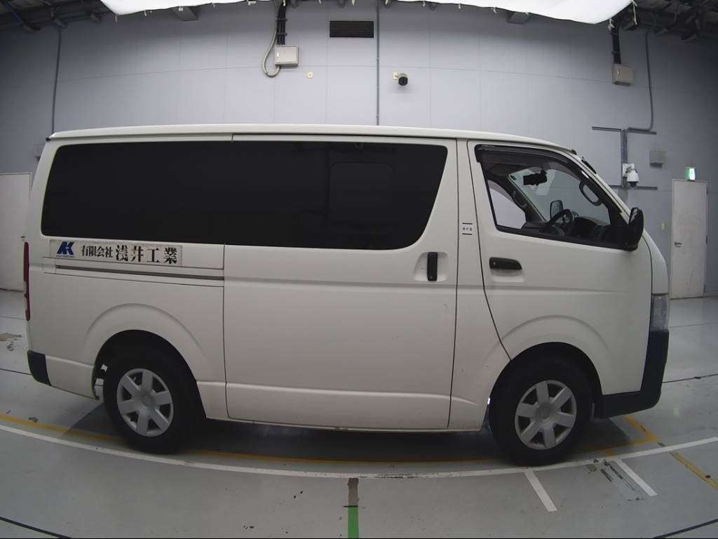 2016 Toyota Hiace Van KDH201V[2]