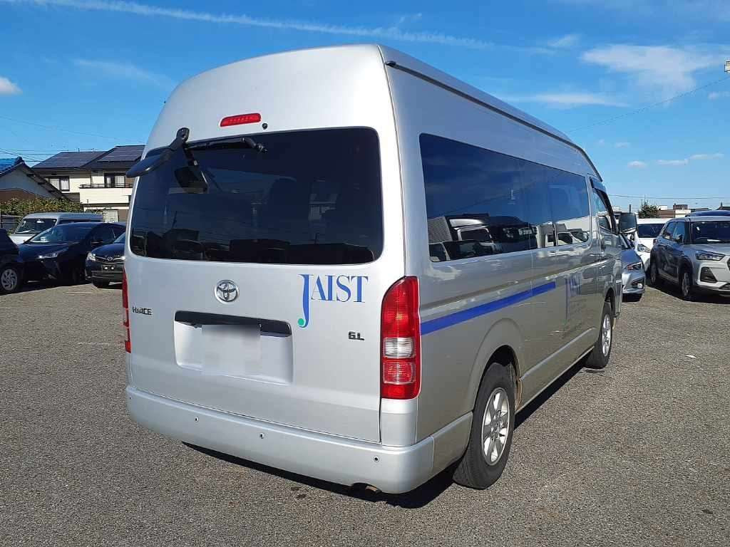 2011 Toyota Hiace Commuter TRH228B[1]