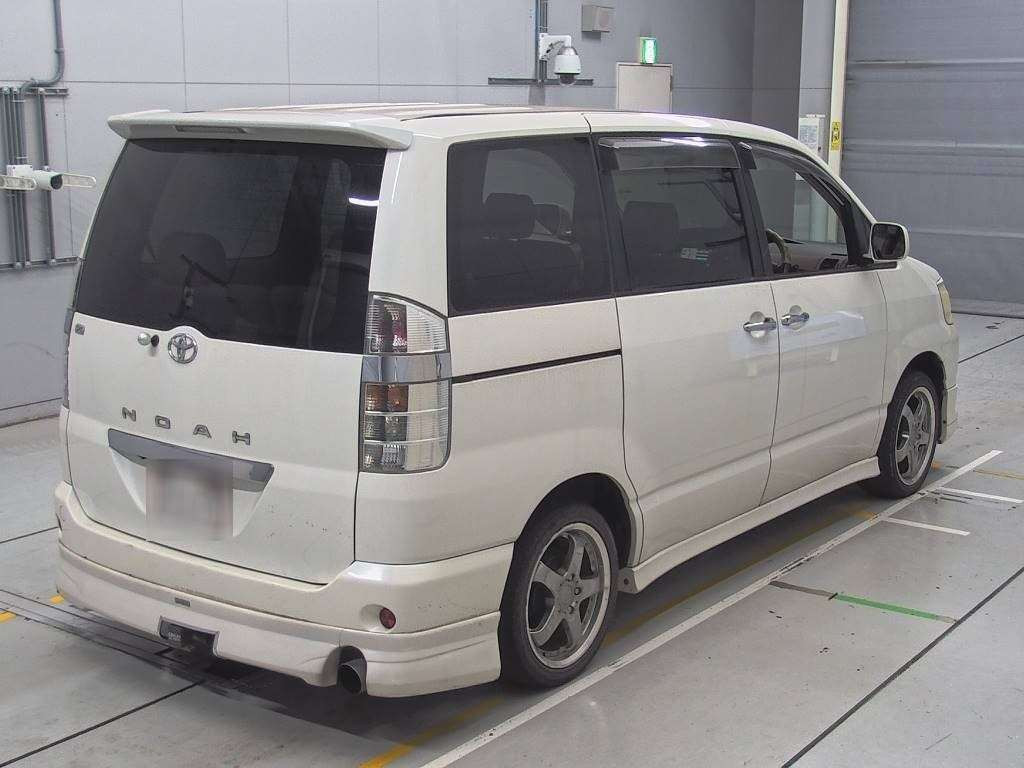 2003 Toyota Noah AZR60G[1]