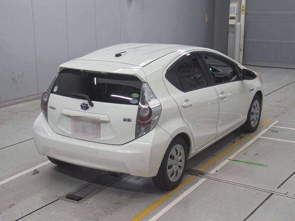 2012 Toyota Aqua NHP10[1]