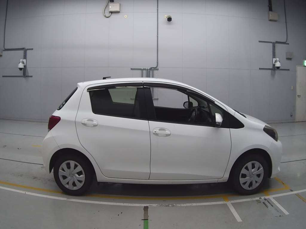 2014 Toyota Vitz KSP130[2]