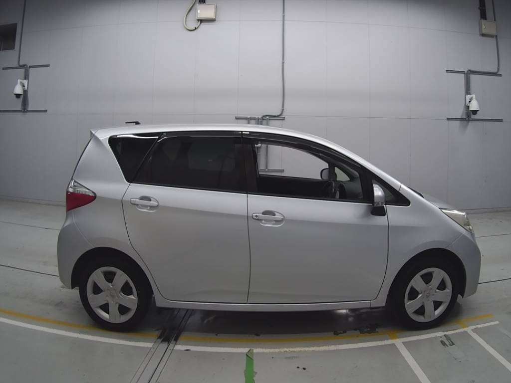 2013 Toyota Ractis NSP120[2]