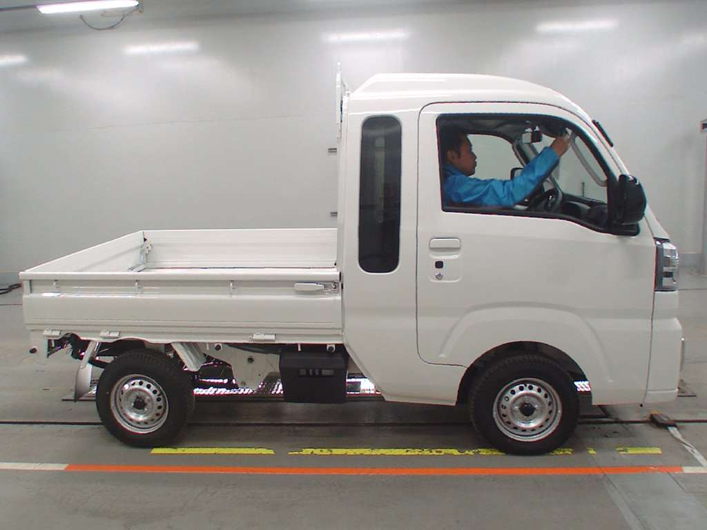 2024 Daihatsu Hijet Truck S510P[2]