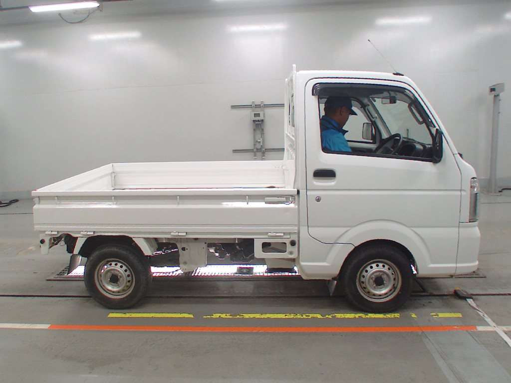 2018 Suzuki Carry Truck DA16T[2]