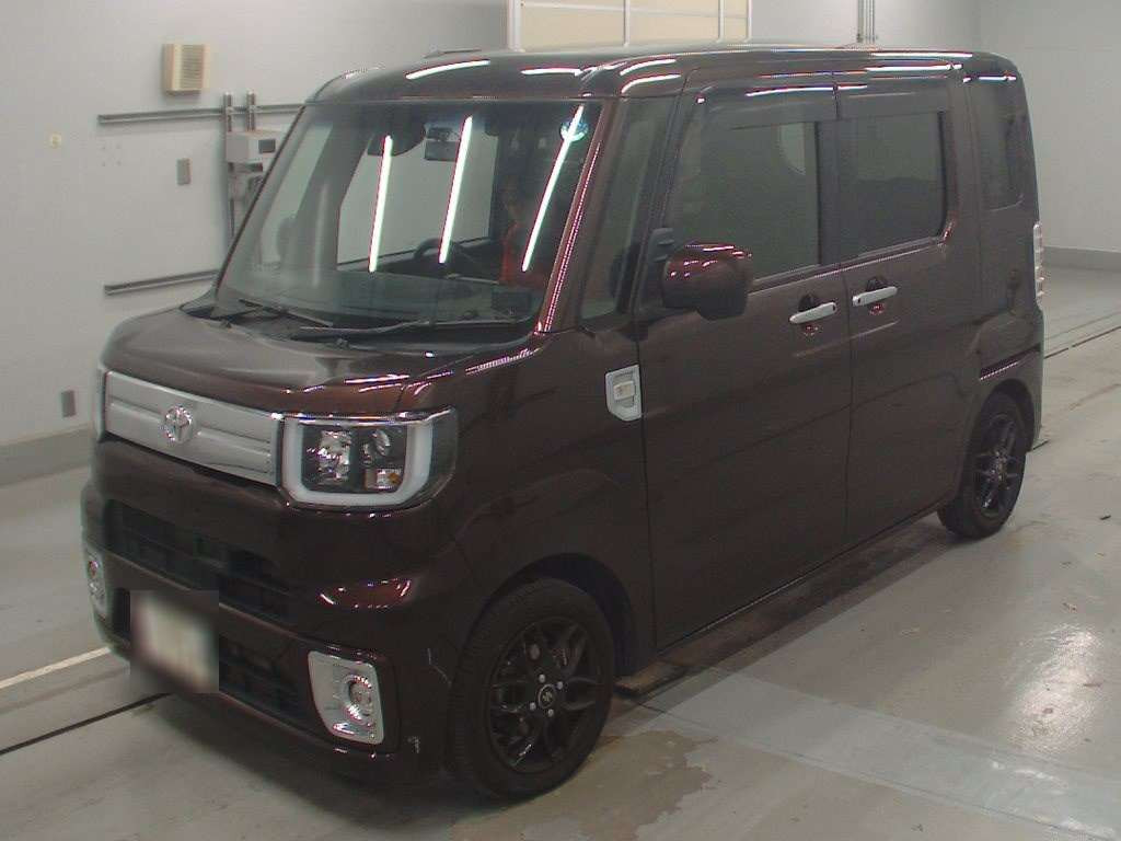 2016 Toyota Pixis Mega LA700A[0]