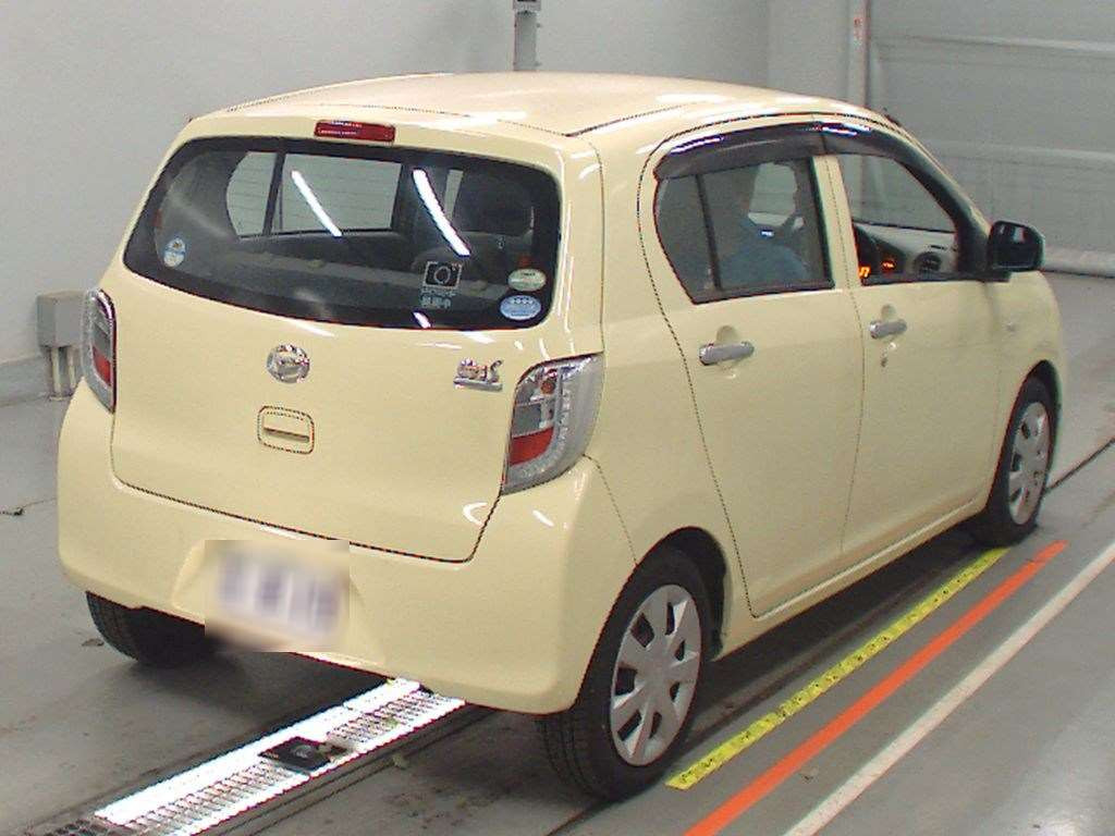 2016 Daihatsu Mira es LA300S[1]