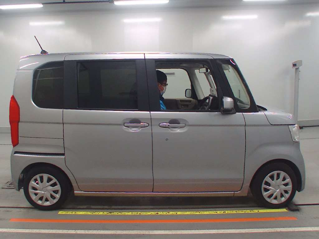 2017 Honda N-BOX JF3[2]