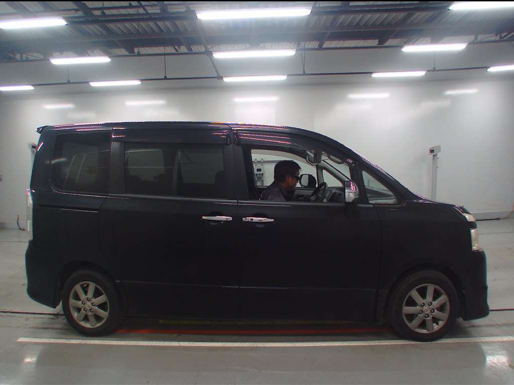 2008 Toyota Voxy ZRR70W[2]