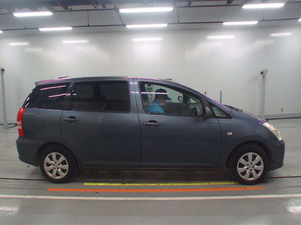 2003 Toyota Wish ZNE10G[2]