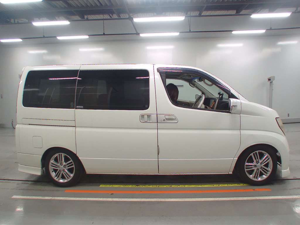 2004 Nissan Elgrand E51[2]