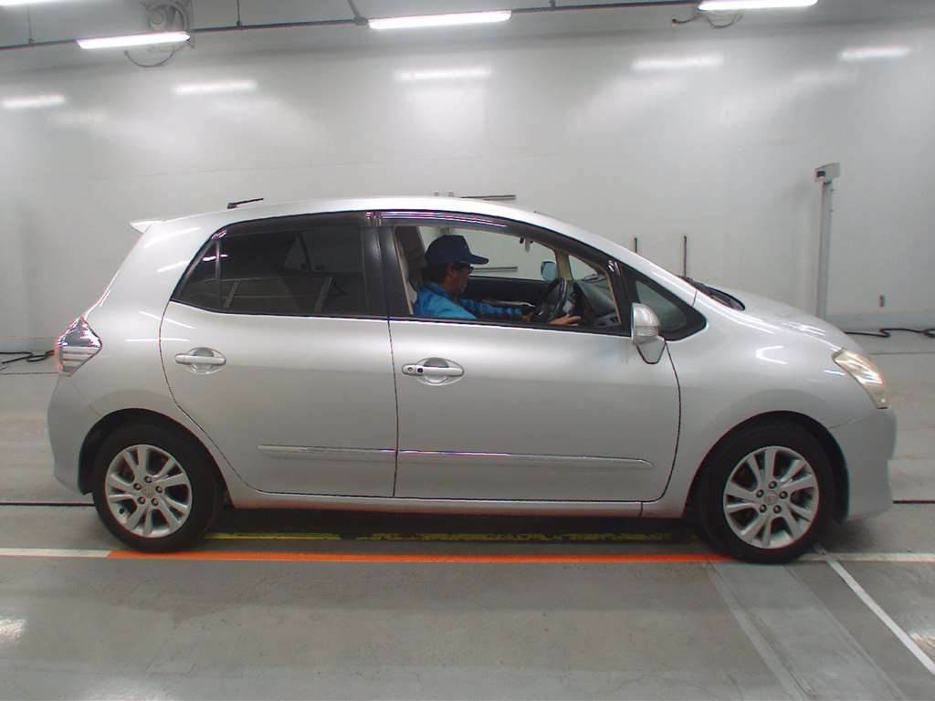 2010 Toyota Blade AZE156H[2]