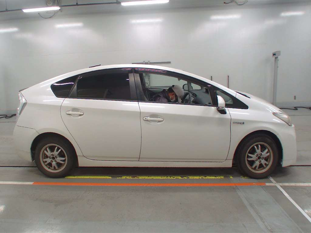 2011 Toyota Prius ZVW30[2]