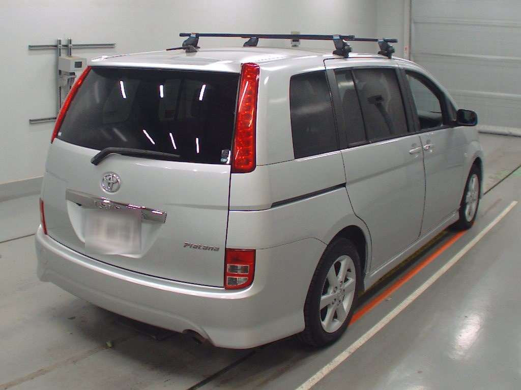 2005 Toyota Isis ANM10W[1]