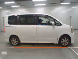 2008 Toyota Noah