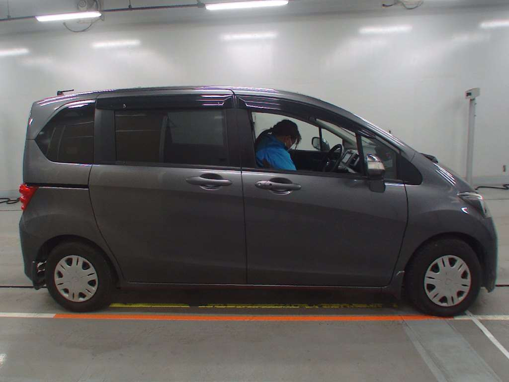 2011 Honda Freed GB3[2]