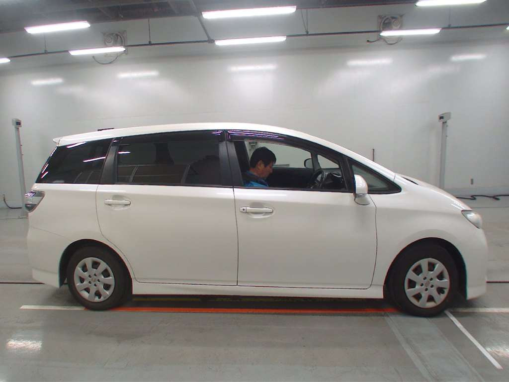 2013 Toyota Wish ZGE20G[2]