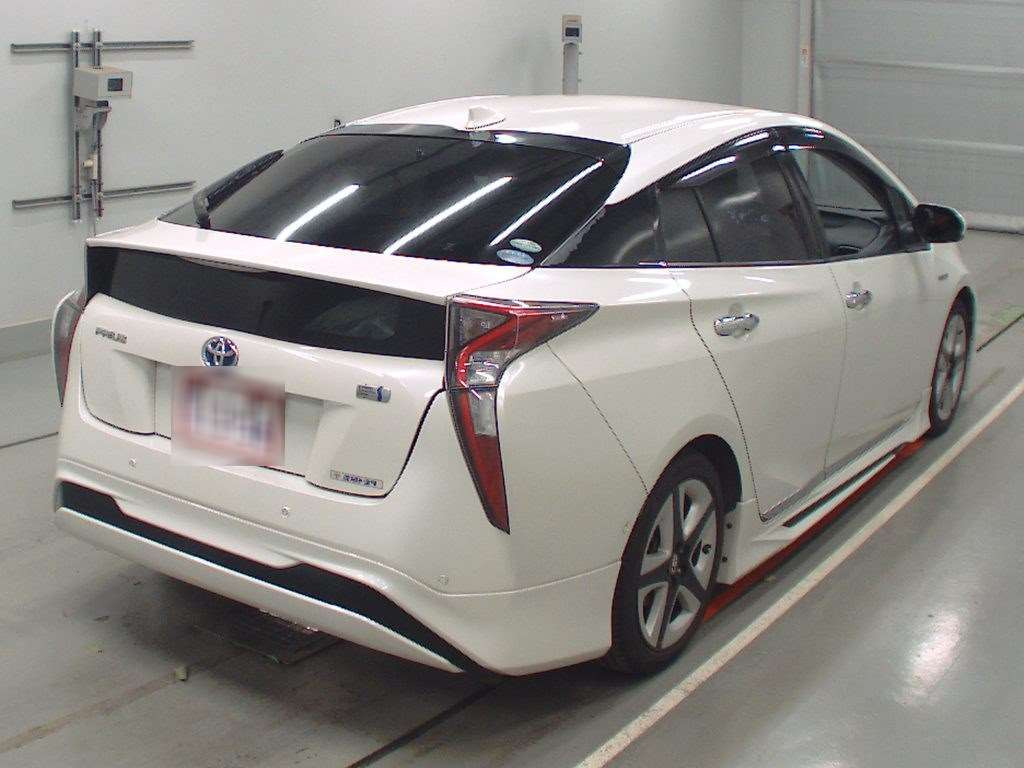 2017 Toyota Prius ZVW51[1]