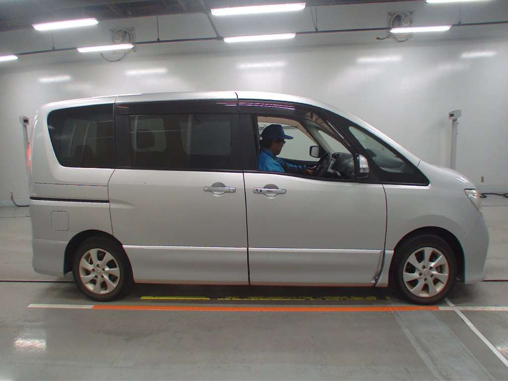 2011 Nissan Serena FC26[2]