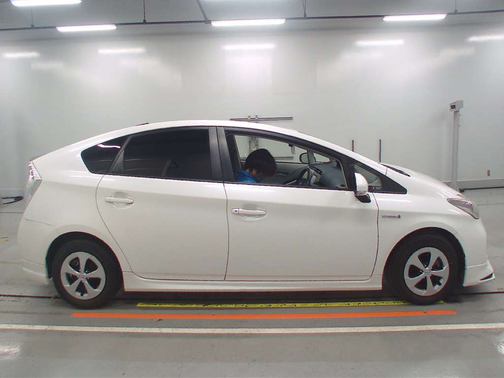 2012 Toyota Prius ZVW30[2]