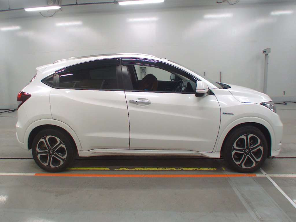 2016 Honda VEZEL RU3[2]