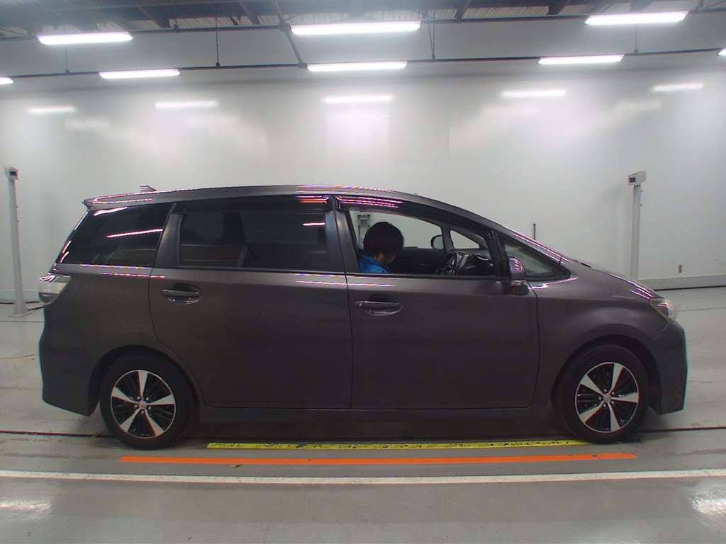 2013 Toyota Wish ZGE20W[2]