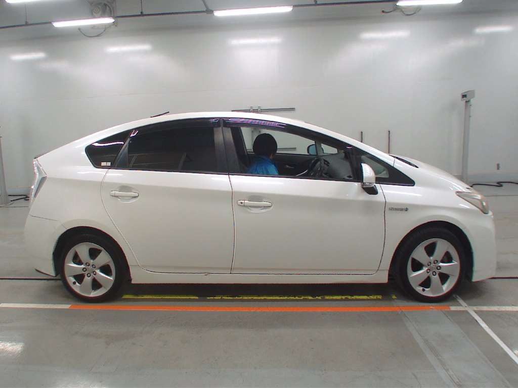 2010 Toyota Prius ZVW30[2]