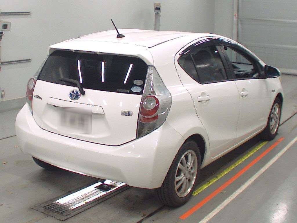 2012 Toyota Aqua NHP10[1]