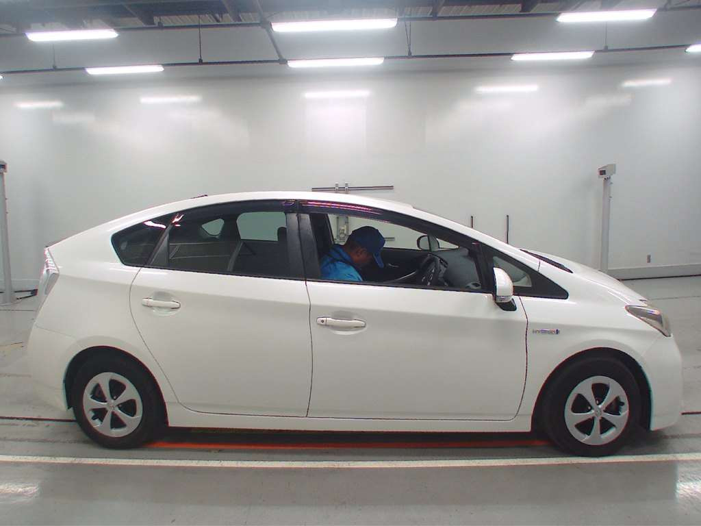 2012 Toyota Prius ZVW30[2]