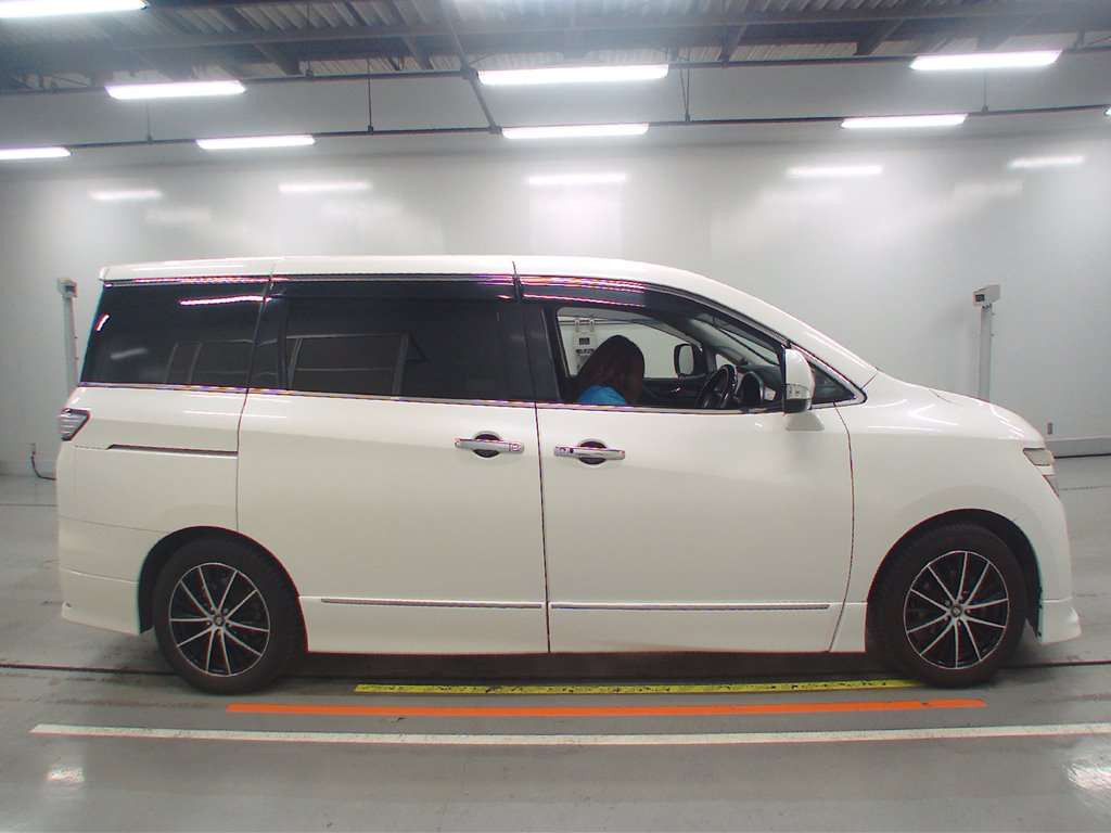 2012 Nissan Elgrand TE52[2]