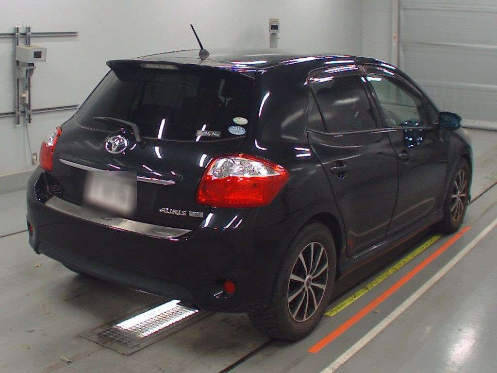 2010 Toyota Auris ZRE152H[1]