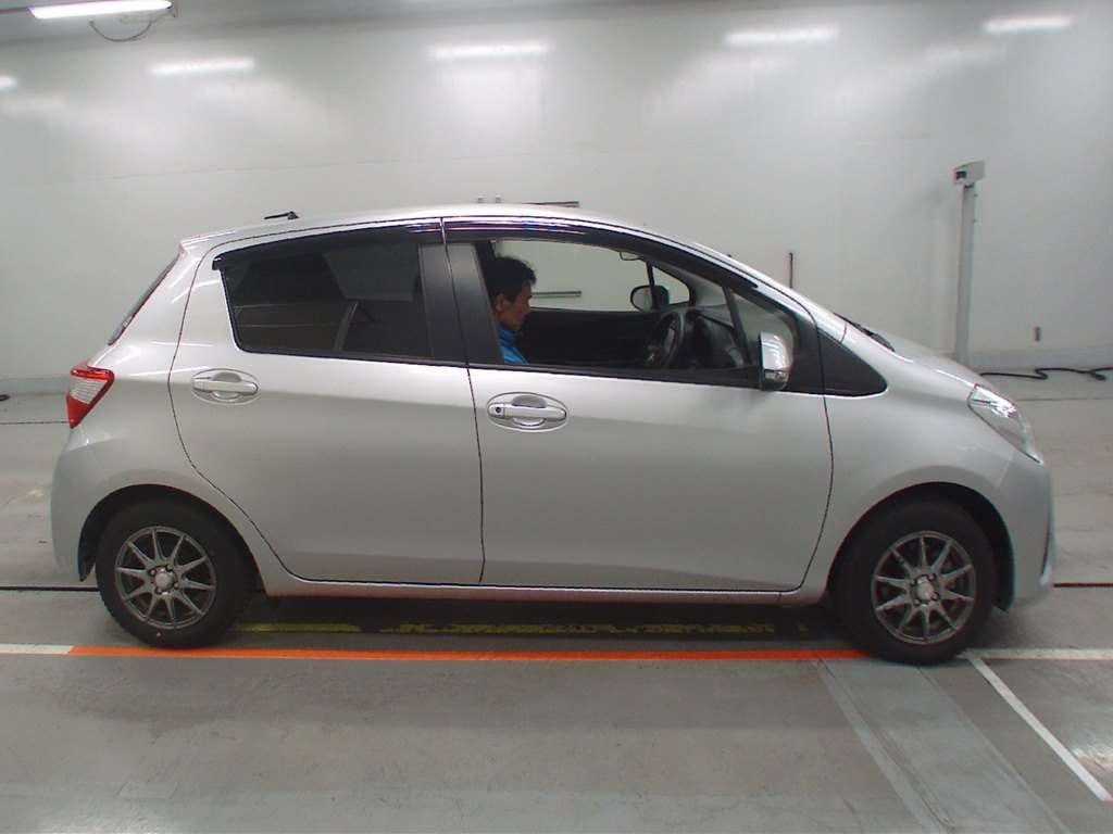 2017 Toyota Vitz KSP130[2]