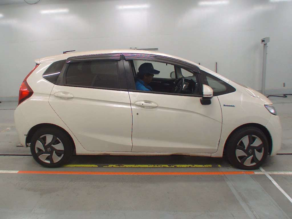 2014 Honda Fit Hybrid GP5[2]