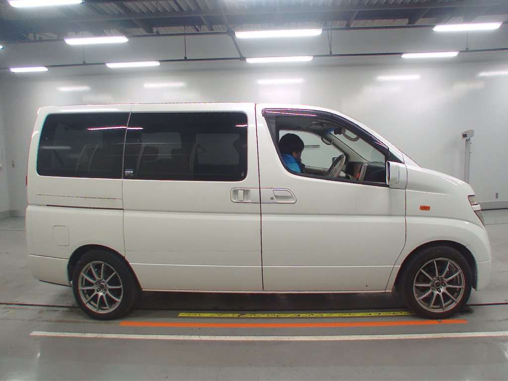 2004 Nissan Elgrand E51[2]