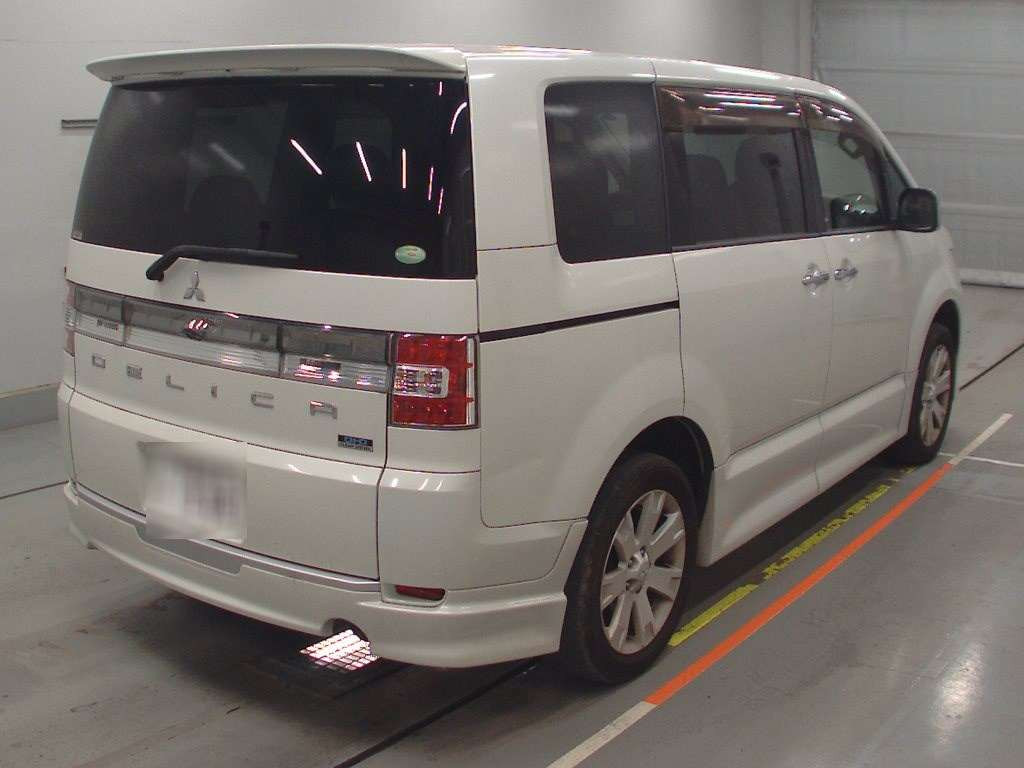 2013 Mitsubishi Delica D5 CV1W[1]