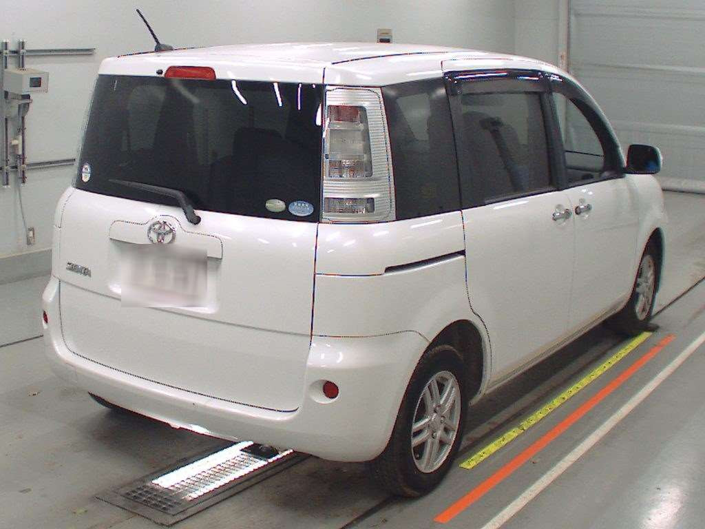 2011 Toyota Sienta NCP81G[1]