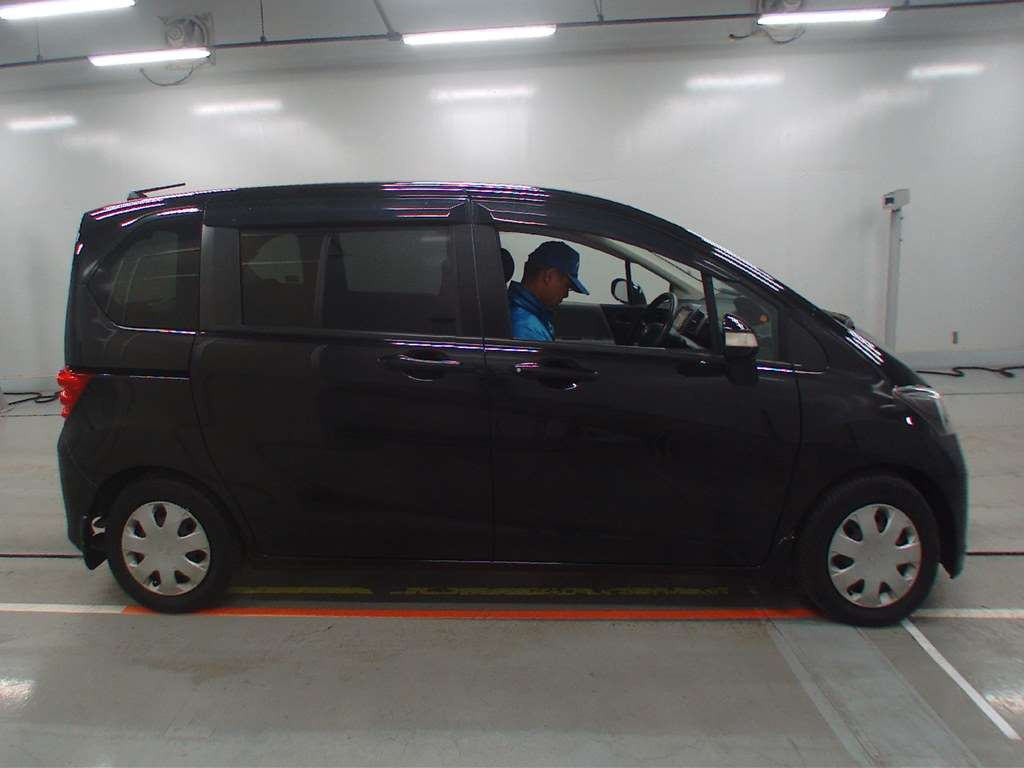 2010 Honda Freed GB3[2]