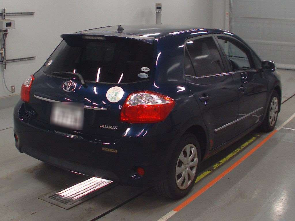 2012 Toyota Auris NZE151H[1]