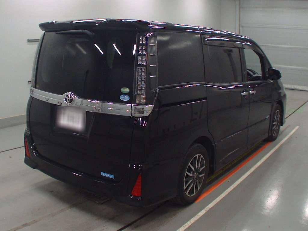 2015 Toyota Voxy ZRR80W[1]