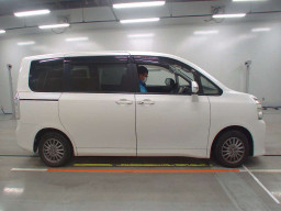 2012 Toyota Voxy